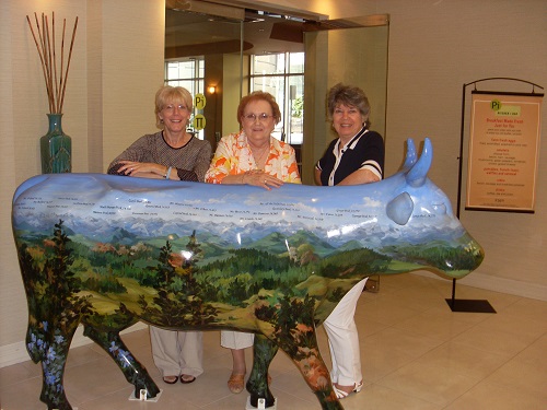 Hartline client Diana Wallis Taylor with Hartline Agents Joyce Hart & Diana Flegal at the International Christian Retail Show